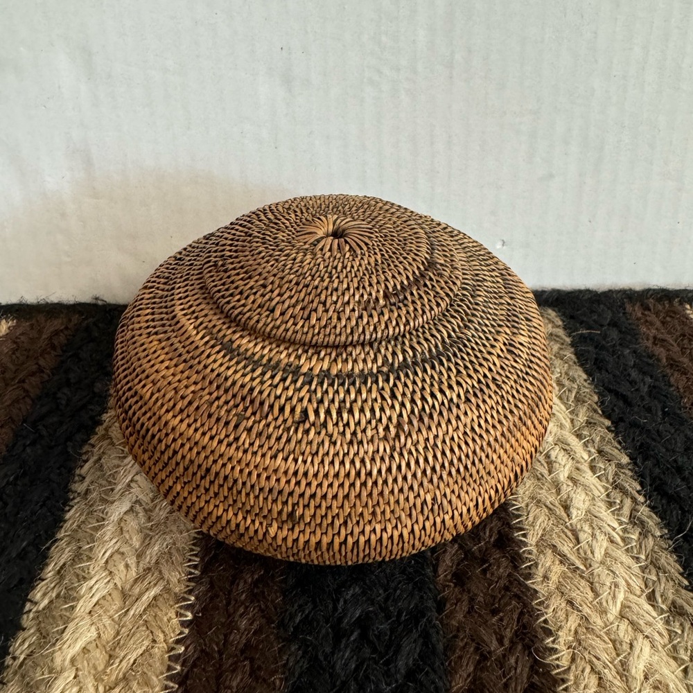 Vintage finely woven petite folk art basket with lid.Amazing craftsmanship.
